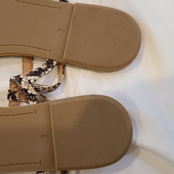 Sandals - Picture 2 of 3